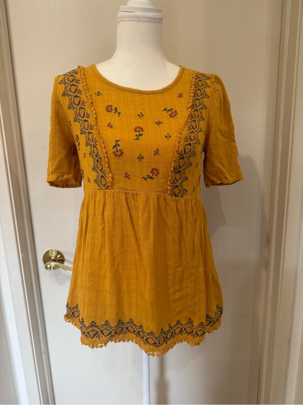 Knox Rose Mustard Embroidered Peasant Tunic